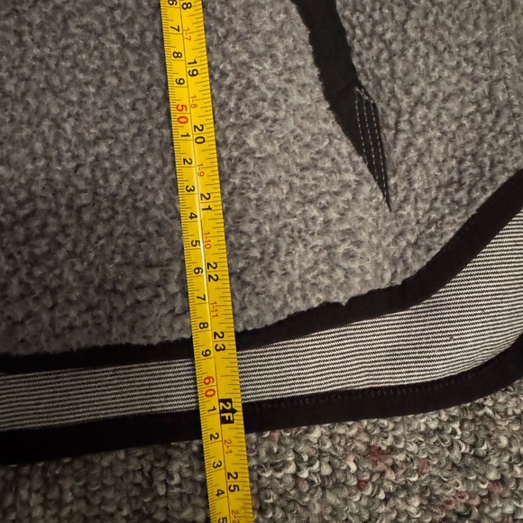 Carhartt Gray and Black Vest for Versatile Layering - Picture 12 of 14